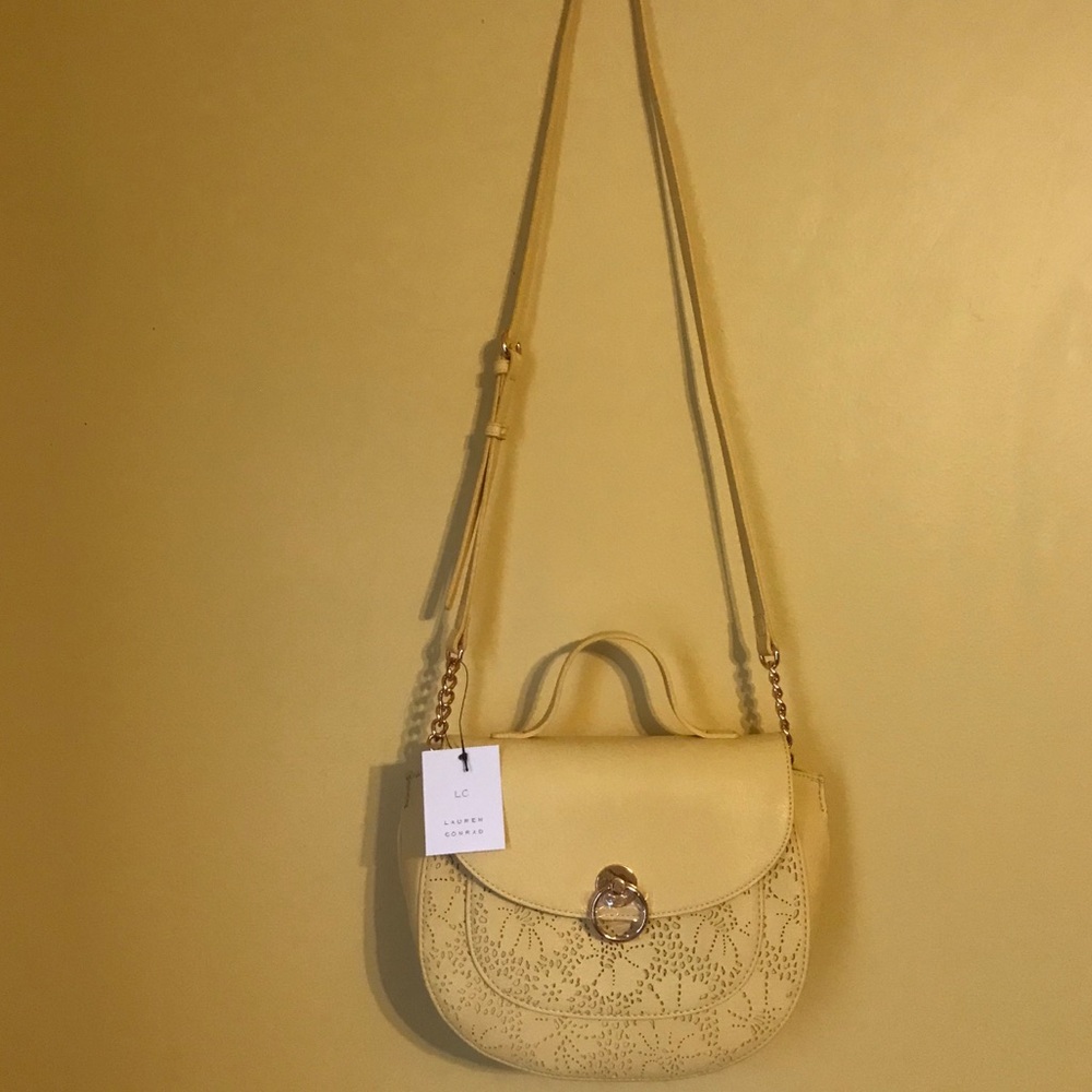 A Classy & Elegant Handbag. - Picture 2 of 3